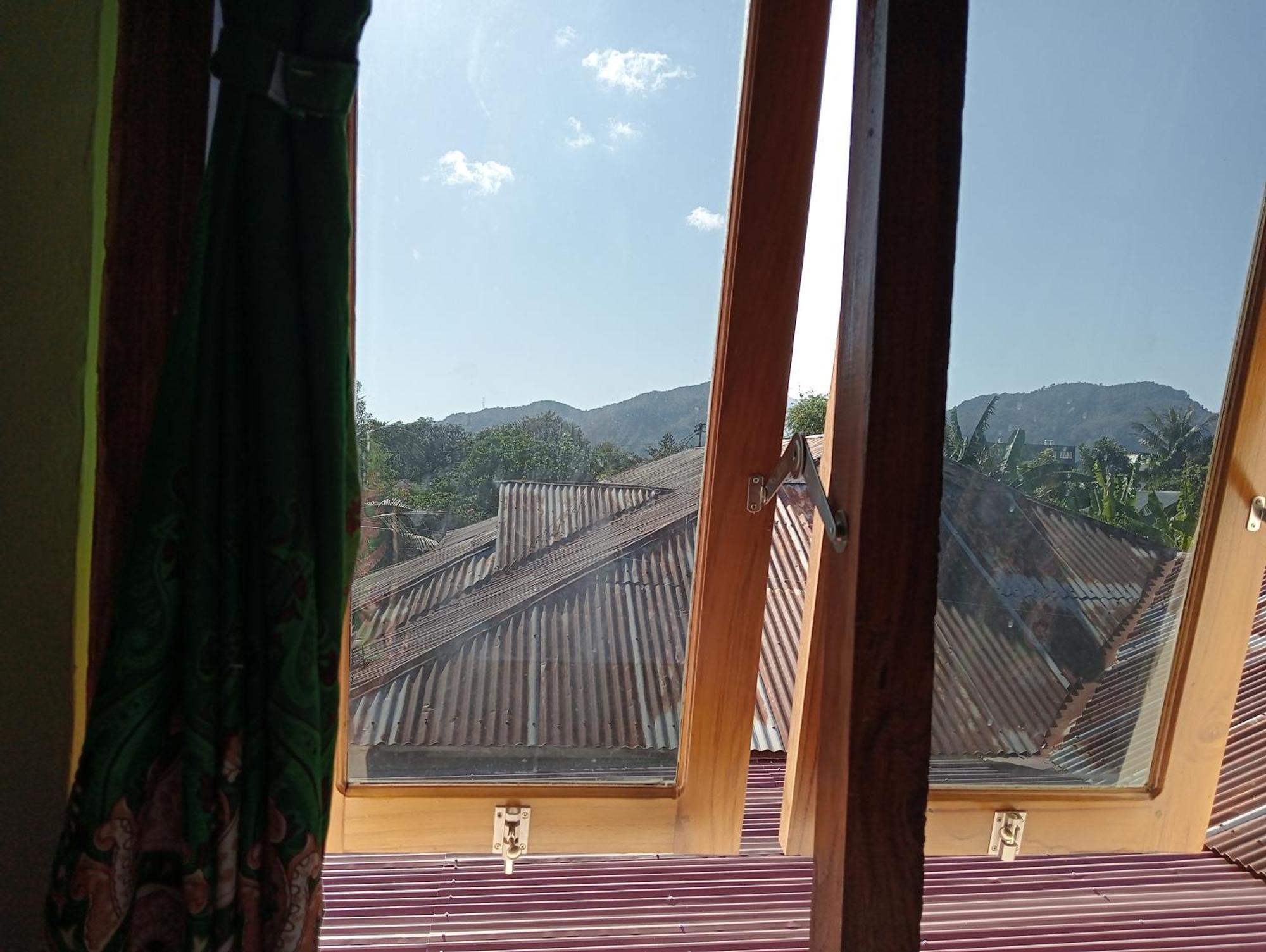 Yusilver Guest House Labuan Bajo Exterior photo